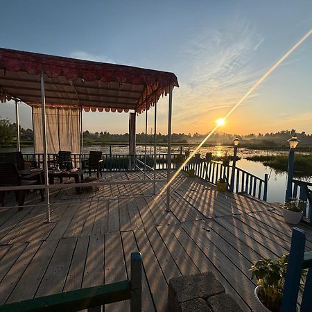 Houseboat Young Wild Rose Srīnagar Dış mekan fotoğraf