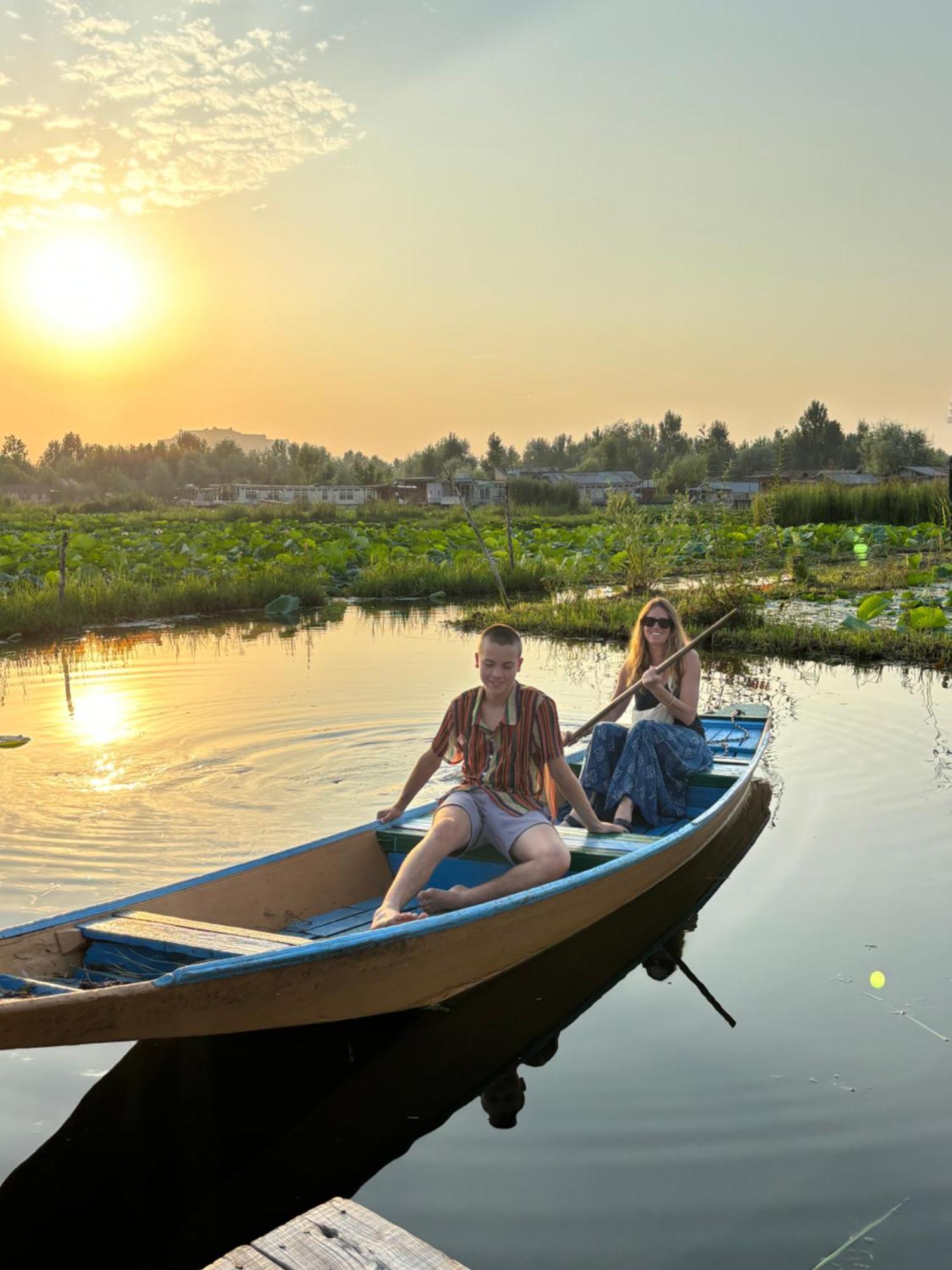 Houseboat Young Wild Rose Srīnagar Dış mekan fotoğraf